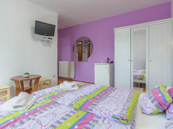 Apartment Complex Sauko : photo 6 de la chambre chambre double ou lits jumeaux