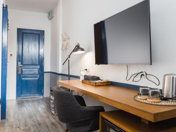 Spinomad hostel : photo 5 de la chambre chambre lits jumeaux avec balcon