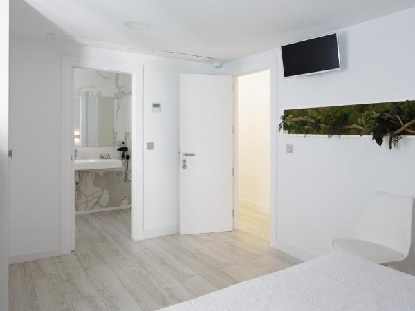 Hotel Alamo : photo 1 de la chambre chambre supérieure lit queen-size