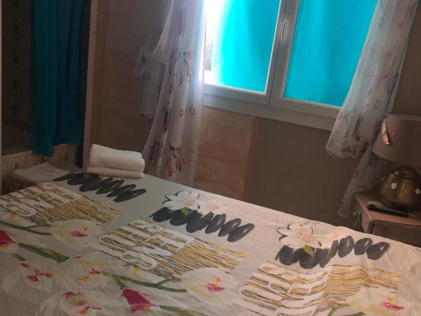 Hôtel restaurant le delta : photo 1 de la chambre chambre double avec salle de bains privative