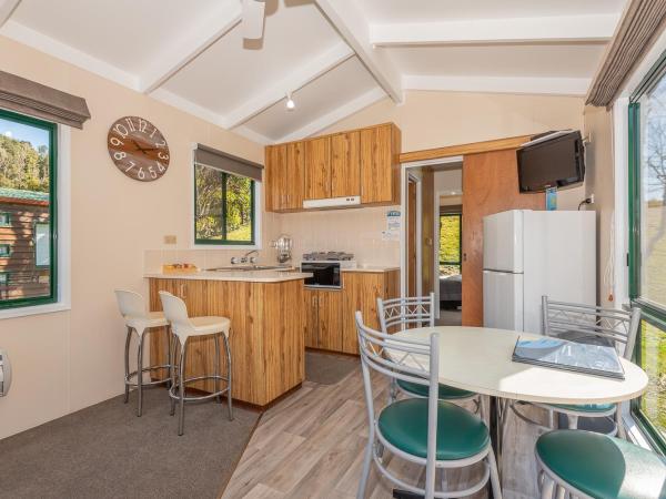 Blue Lake TOP 10 Holiday Park : photo 2 de la chambre one-bedroom cabin with ensuite