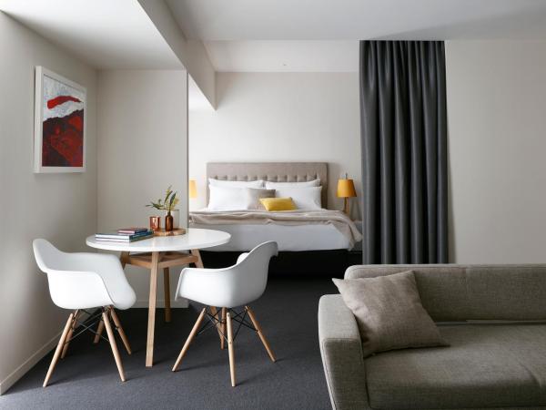 Art Series - The Watson : photo 5 de la chambre suite lits jumeaux en studio de luxe