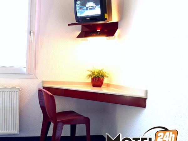 Motel 24h Bremen : photo 3 de la chambre chambre double avec salle de bains commune