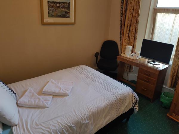 Alba Guest House : photo 2 de la chambre chambre simple avec toilettes et douche communes