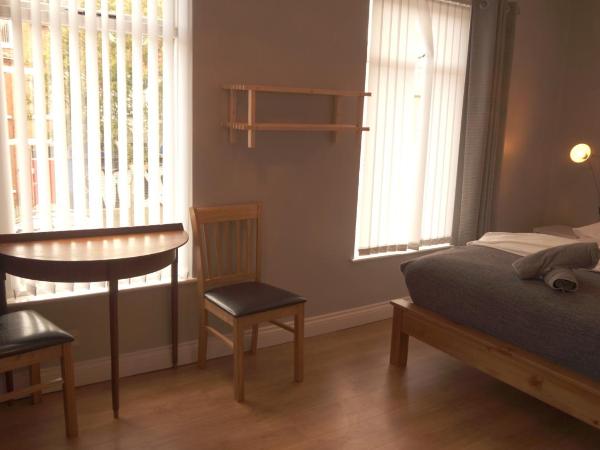 Big Yellow Door in Queens Quarter : photo 4 de la chambre chambre double avec salle de bains privative