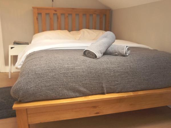 Big Yellow Door in Queens Quarter : photo 3 de la chambre chambre double avec salle de bains commune