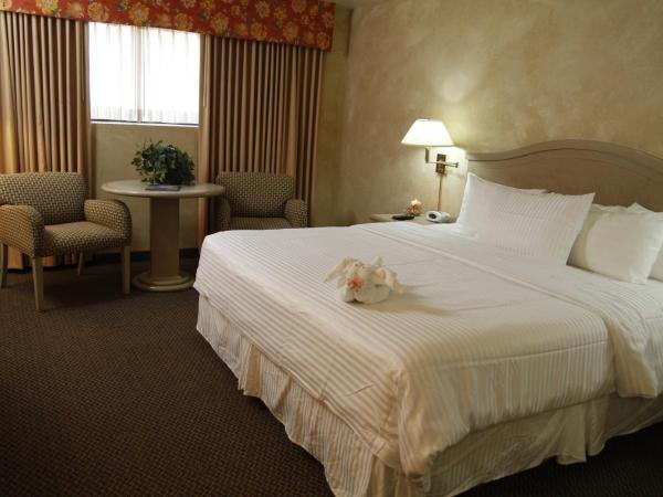 Ramada by Wyndham Viscount Suites Tucson East : photo 1 de la chambre chambre lit king-size - non-fumeurs