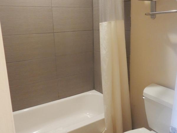 Days Inn by Wyndham San Antonio Interstate Hwy 35 North : photo 8 de la chambre chambre avec 2 lits queen-size - fumeurs