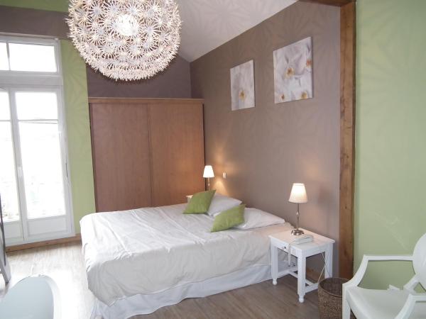 Logis Hôtel La Chaize : photo 3 de la chambre chambre familiale confort