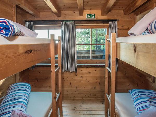 Hocheckhuette On Top of the Kitzbuehel Hahnenkamm Mountain : photo 2 de la chambre zimmer 10 - quadruple room with shared bathroom