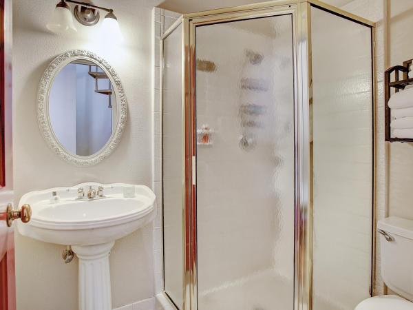 Sara's Inn on the Boulevard : photo 4 de la chambre suite lit queen-size