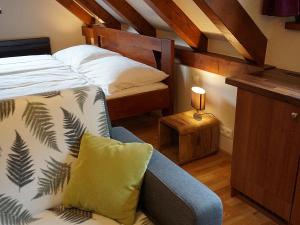 Jezírko lesní restaurant & penzion : photo 9 de la chambre chambre familiale avec balcon