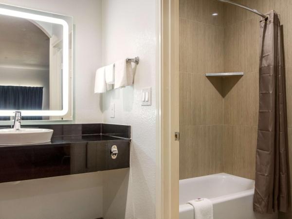 Motel 6-Houston, TX - North : photo 6 de la chambre chambre lit king-size deluxe - fumeurs