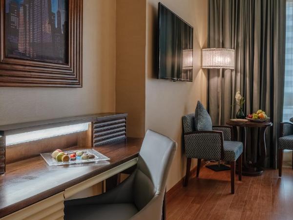 Stella Di Mare Dubai Marina Hotel : photo 6 de la chambre deluxe king room city view (free shuttle bus to the beach and marina mall)