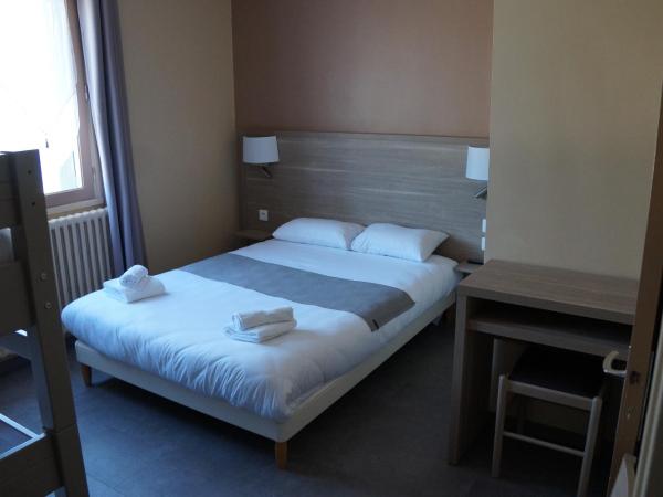 Hotel Pinede : photo 3 de la chambre chambre quadruple