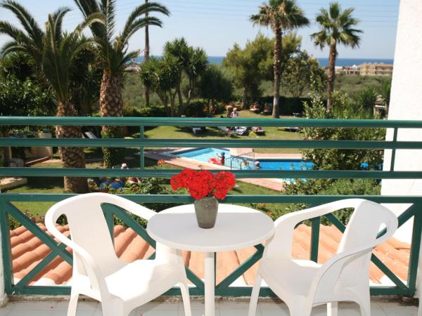 Classic Apartments : photo 8 de la chambre appartement 1 chambre supérieur avec vue latérale sur la mer