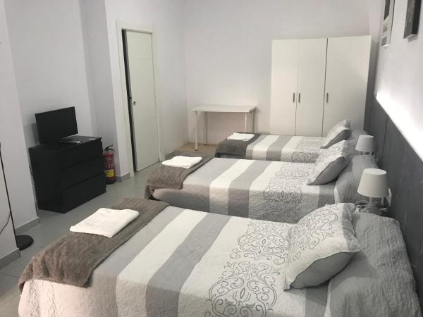 Pensión Barlovento : photo 5 de la chambre chambre triple avec salle de bains privative