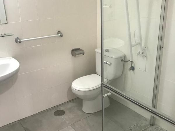 Pensión Barlovento : photo 4 de la chambre chambre triple avec salle de bains privative