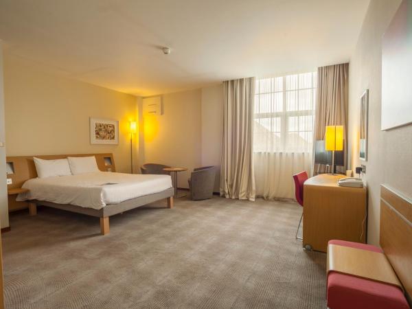 Novotel Cardiff Centre : photo 2 de la chambre chambre suprieure lit queen-size