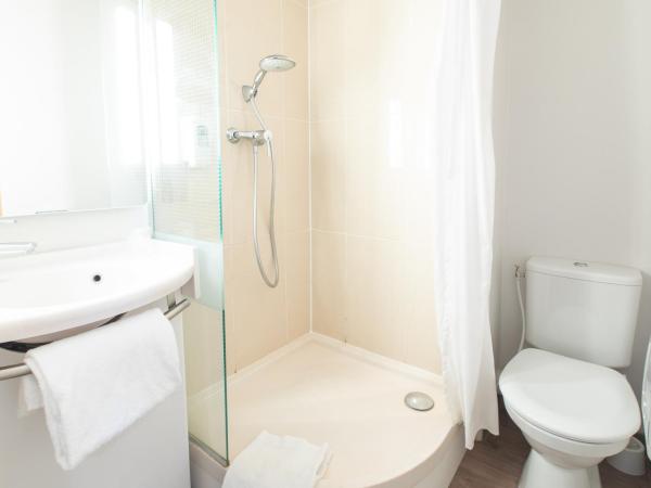 B&B HOTEL Saint-Malo Centre : photo 4 de la chambre chambre double