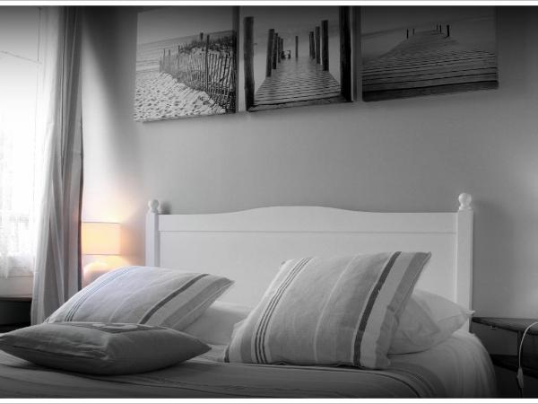 Logis Hôtel La Chaize : photo 6 de la chambre petite chambre 1 ou 2 personnes - vue sur cour