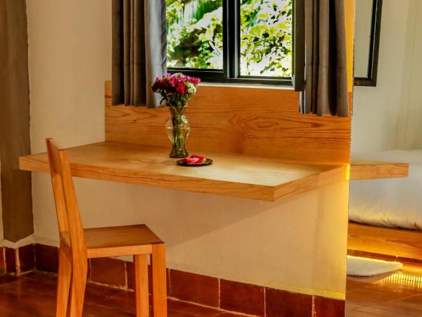 Agrado Guest House : photo 5 de la chambre chambre double - vue sur jardin