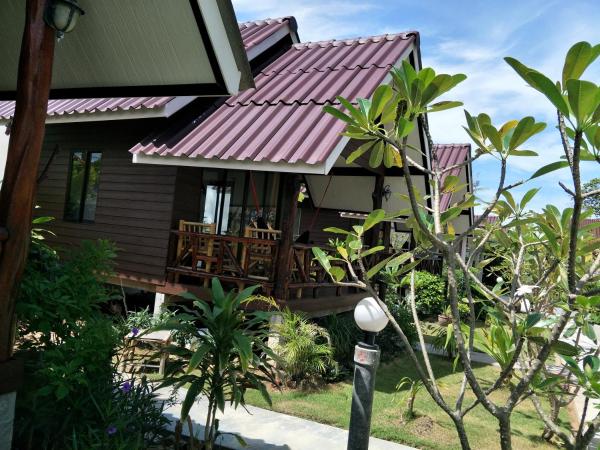 Lanta Fa Rung Beach Resort : photo 1 de la chambre bungalow - vue sur jardin