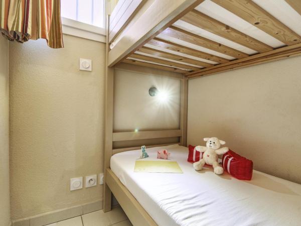 Résidence Pierre & Vacances L'Anse De Pramousquier : photo 5 de la chambre studio avec alcôve et terrasse ou balcon (4 personnes)