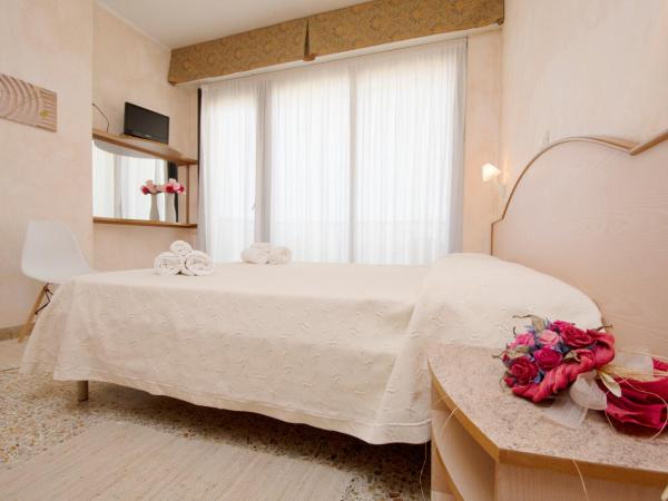 Hotel Crown : photo 10 de la chambre chambre triple