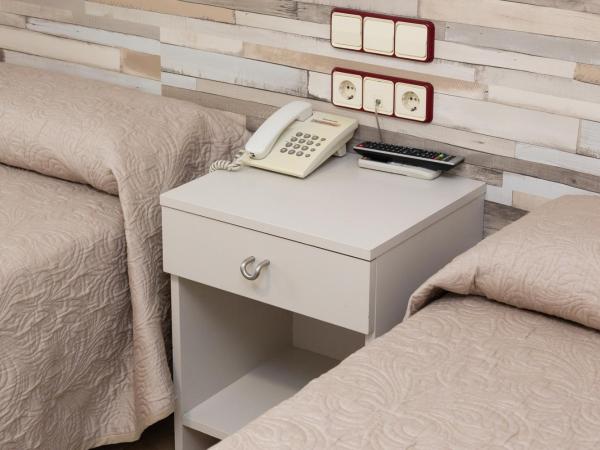 Hostal Viky : photo 3 de la chambre chambre lits jumeaux