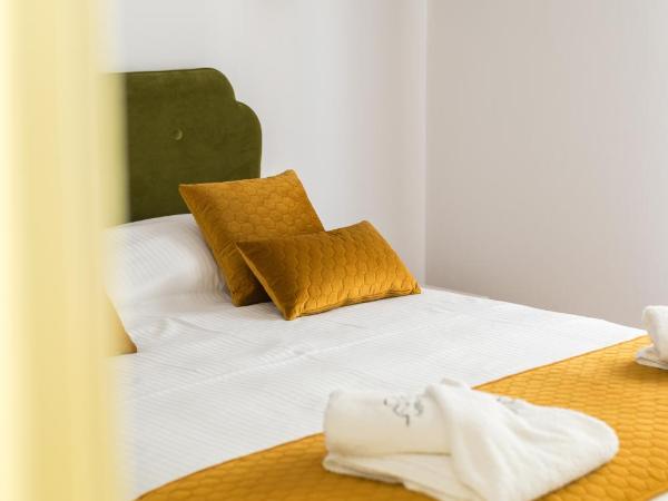 Neratzia Rooms : photo 6 de la chambre chambre quadruple avec balcon