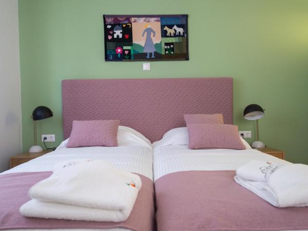 Neratzia Rooms : photo 1 de la chambre chambre quadruple avec balcon