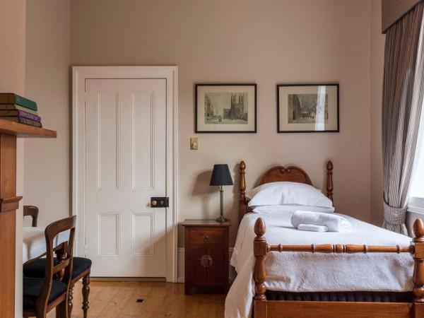 Grand Old Duke : photo 1 de la chambre cambridge two-bedroom apartment