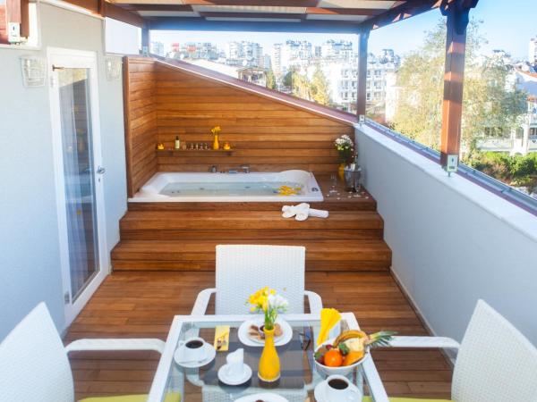 Letstay Hotel - Adults Only : photo 2 de la chambre suite terrasse jaccuzi