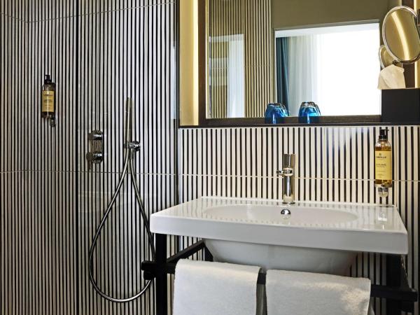 Best Western Plus Hôtel La Joliette : photo 2 de la chambre chambre lit king-size deluxe