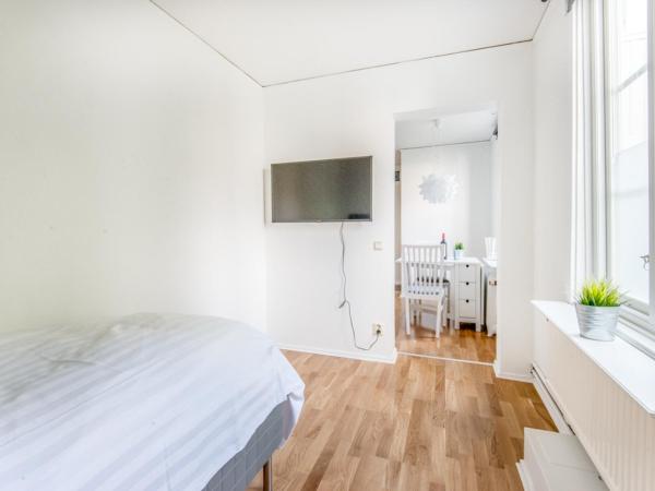 City Apartments in Jonkoping : photo 2 de la chambre chambre simple - vue sur jardin