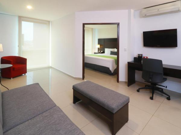 Wyndham Garden Guadalajara Acueducto : photo 4 de la chambre suite junior lit king-size