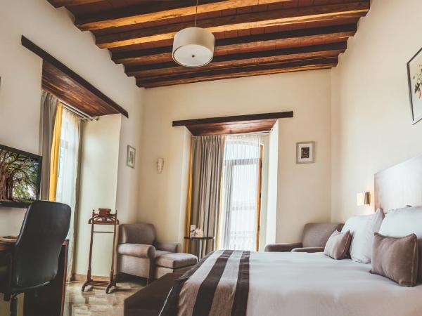 Hotel Parador de Alcalá : photo 3 de la chambre suite avec balcon