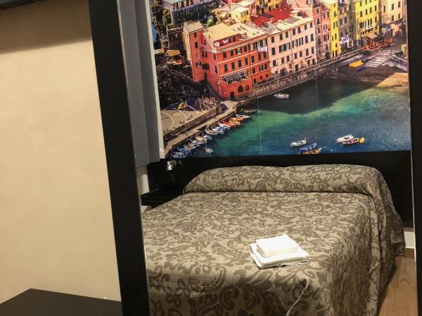 Albergo Corvetto Corso Lodi : photo 7 de la chambre chambre double ou lits jumeaux avec salle de bains commune