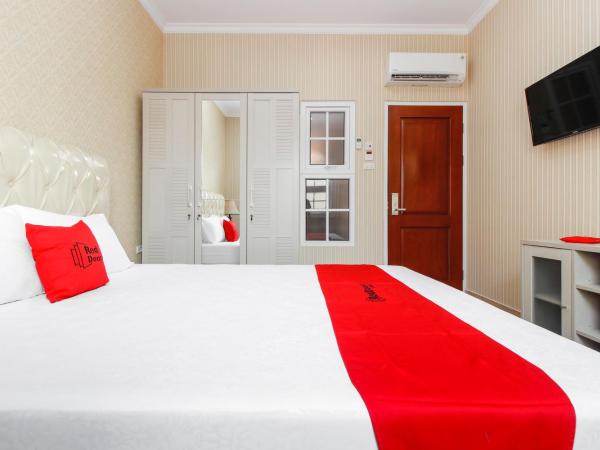 RedDoorz Plus @ Kwitang 2 : photo 2 de la chambre chambre double
