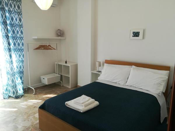 B&B La Terrazza Near The Beach : photo 9 de la chambre chambre double avec salle de bains privative extérieure