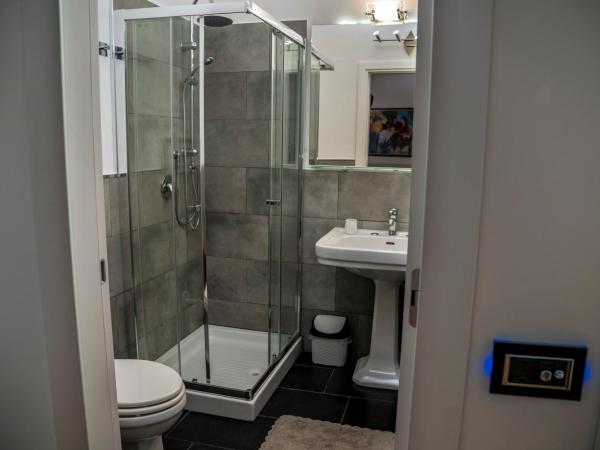 Opera House : photo 9 de la chambre chambre double ou lits jumeaux avec salle de bains privative