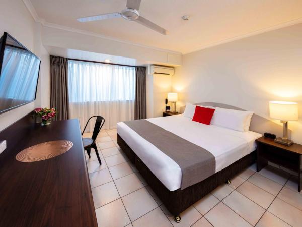 Hides Hotel : photo 2 de la chambre hébergement lit king-size et lit simple