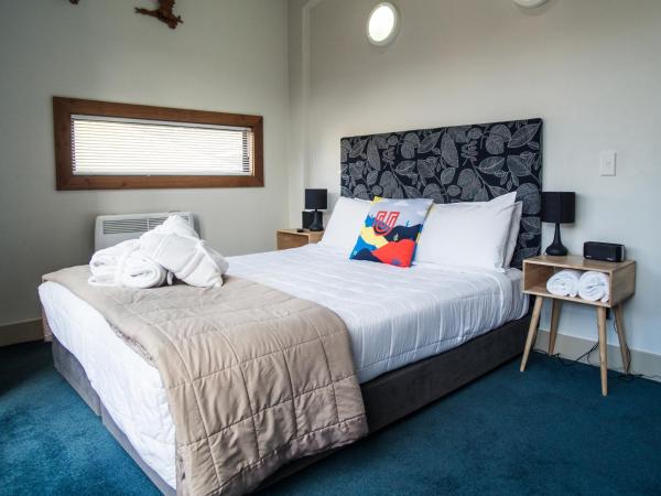 U Boutique Hotel : photo 4 de la chambre studio lit king-size avec piscine spa et balcon