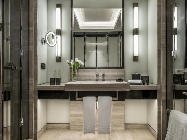 Four Seasons Hotel Kuala Lumpur : photo 2 de la chambre chambre lit king-size - vue sur ville