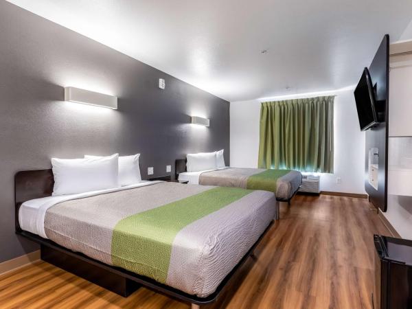 Motel 6-Las Vegas, NV - Motor Speedway : photo 3 de la chambre chambre deluxe avec 2 lits queen-size - non-fumeurs