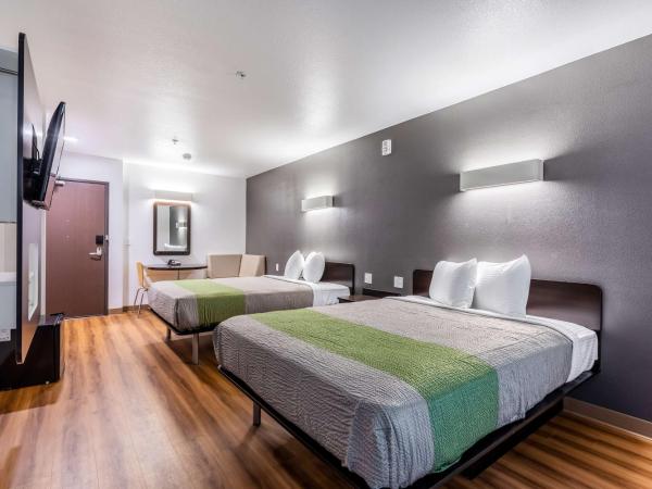 Motel 6-Las Vegas, NV - Motor Speedway : photo 2 de la chambre chambre deluxe avec 2 lits queen-size - non-fumeurs