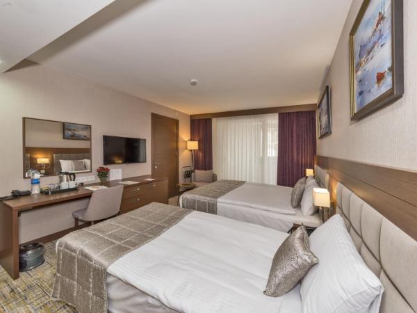 Land Park Hotel : photo 1 de la chambre chambre familiale avec balcon