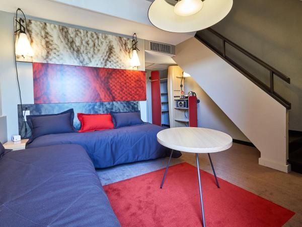 ibis Deauville Centre : photo 3 de la chambre chambre en duplex avec 1 lit double et 2 lits simples et avec balcon