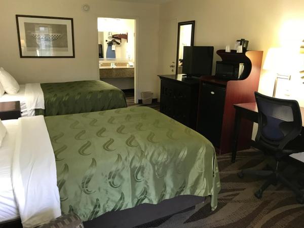Quality Inn : photo 3 de la chambre chambre double avec 2 lits doubles - non-fumeurs